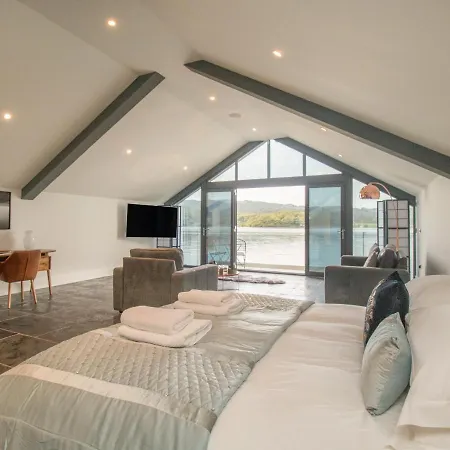 Boathouse On The Holiday home